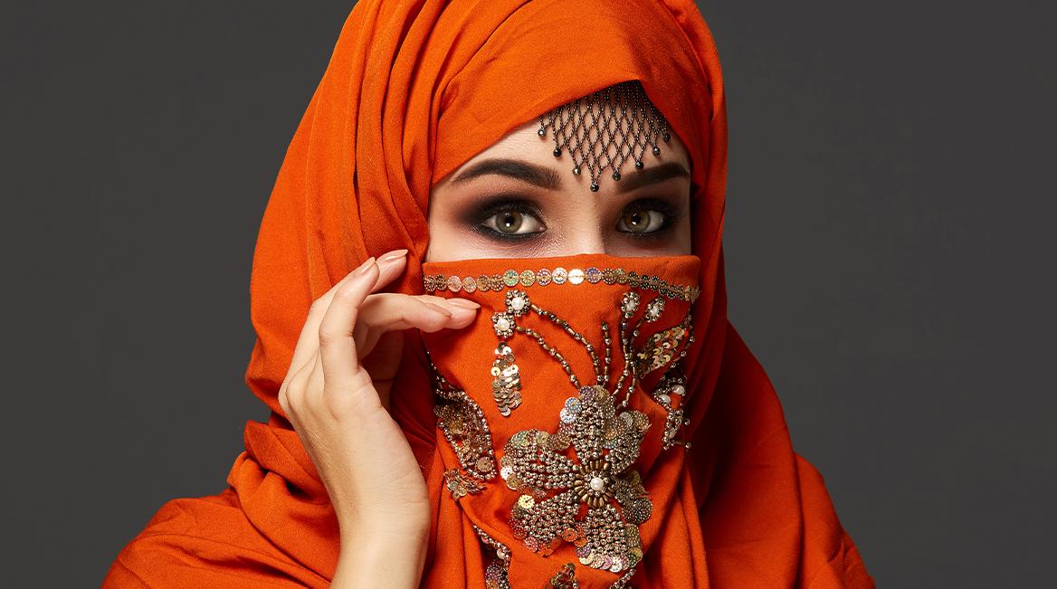 خرج‌کار لباس چیست؟ چه کاربردی در خیاطی دارد؟
